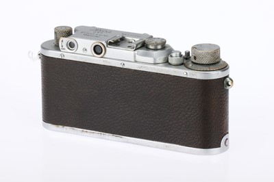 Lot 17 - A Leica IIIa 35mm Rangefinder Camera