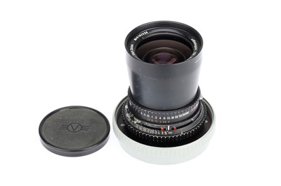 Lot 390 - A Carl Zeiss Distagon T* f/4 50mm Medium Format Lens