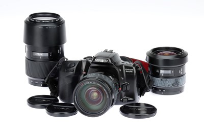 Lot 115 - A Minolta Dynax 500si 35mm SLR Camera with Lenses
