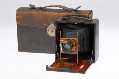 Lot 474 - A Lizars Challenge Half Plate Hand and Stand Camera