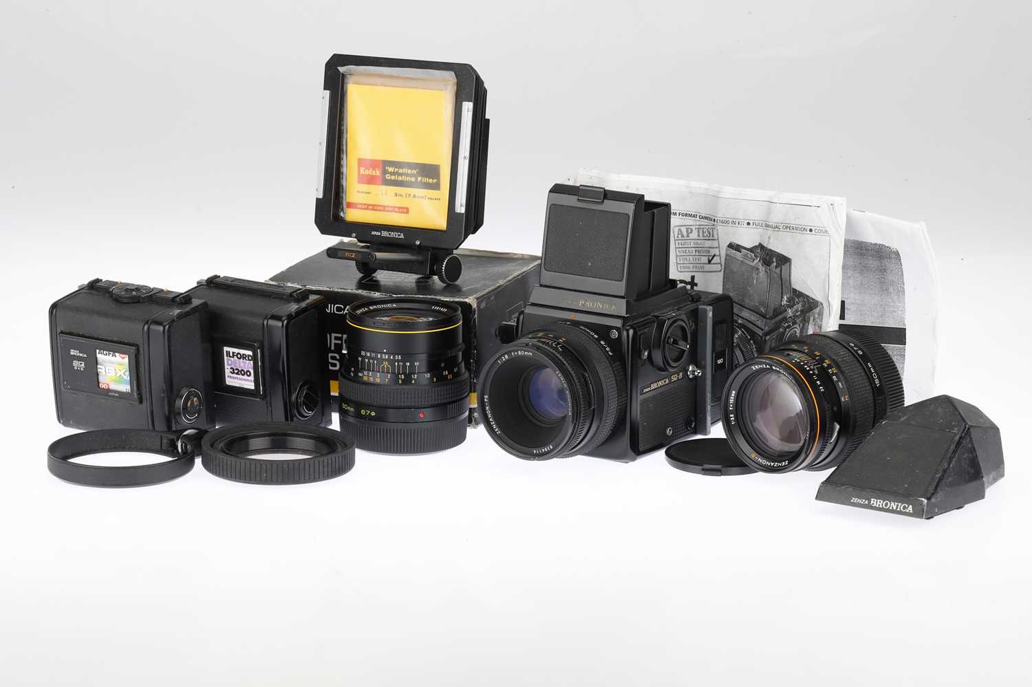 Lot 239 - A Zenza Bronica SQ-B Medium Format SLR Camera Outfit