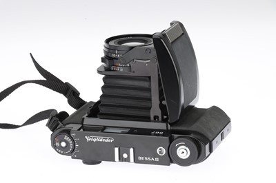 Lot 206 - A Voigtlander Bessa III / 667 Medium Format Rangefinder Camera