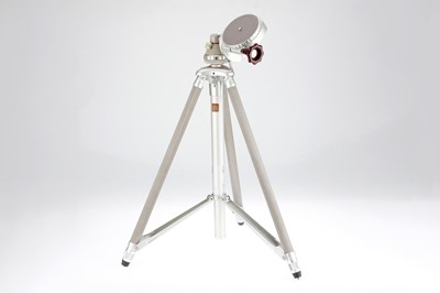 Lot 667 - A Linhof YSRR De Luxe Studio Tripod