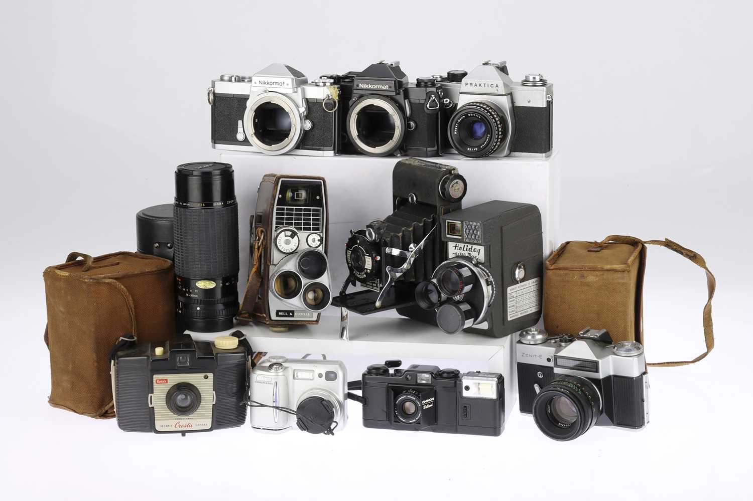 Lot 296 - A Selection of Various Cameras,