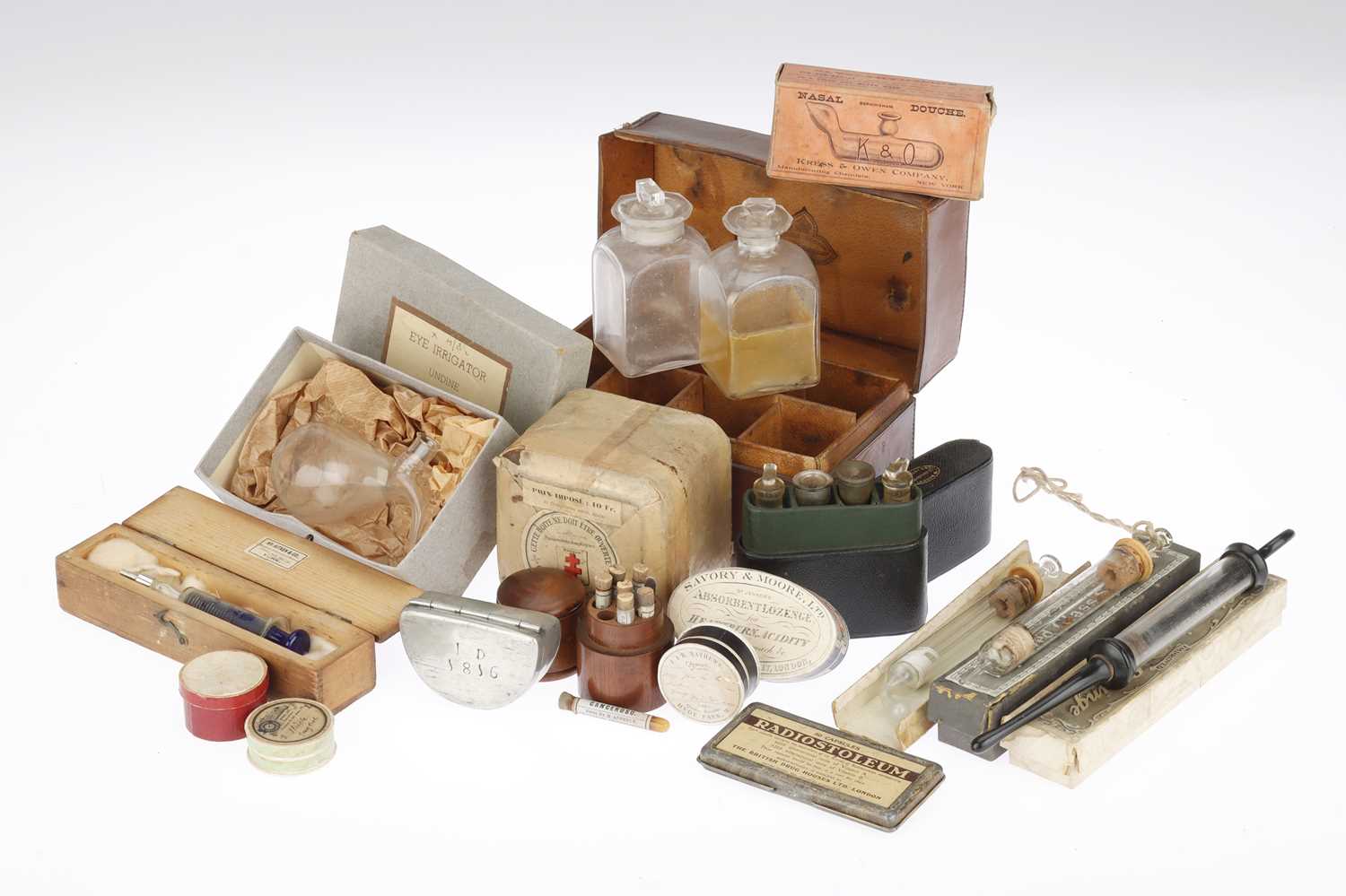 Lot 701 - A Collection of Cased Medical Items