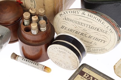 Lot 701 - A Collection of Cased Medical Items