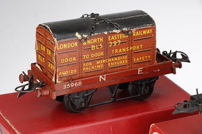 Lot 853 - Collection of O Gauge Tinplate Hornby Train Carriages