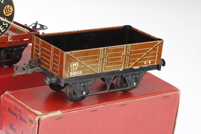 Lot 853 - Collection of O Gauge Tinplate Hornby Train Carriages