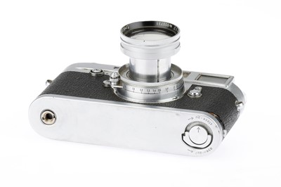 Lot 2 - A Leitz Wetzlar Leica M2 35mm Rangefinder Camera