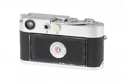 Lot 2 - A Leitz Wetzlar Leica M2 35mm Rangefinder Camera