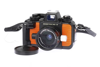 Lot 35 - A Nikon Nikonos V 35mm Underwater Camera