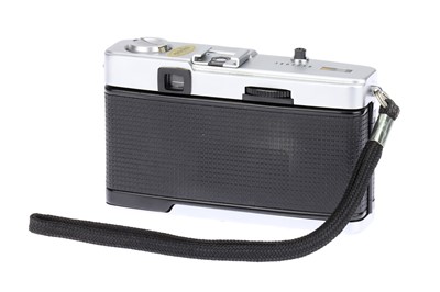 Lot 110 - An Olympus Trip 35 35mm Viewfinder Camera