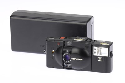 Lot 87 - An Olympus XA2 35mm Compact Camera