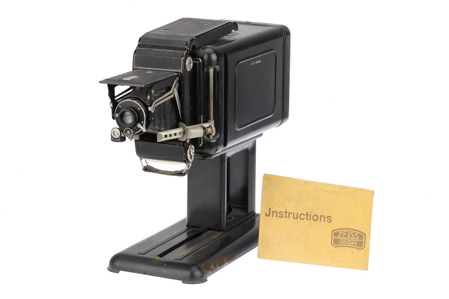 Lot 418 - A Zeiss Ikon Mirax Enlarging Attachment with Ikonta 520/2 Camera