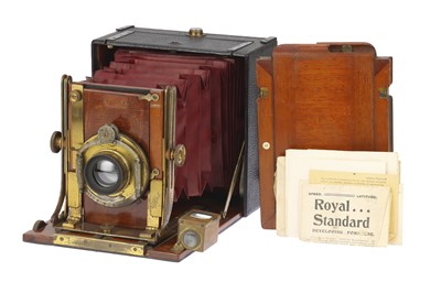 Lot 323 - A Sanderson Hand Camera Half Plate Mahoganby & Brass Folding Camera