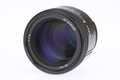 Lot 50 - A Nikon AF Nikkor f/1.8 85mm Lens