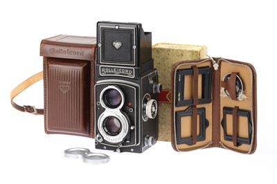 Lot 151 - A Rollei Rolleicord Va Medium Format TLR Camera