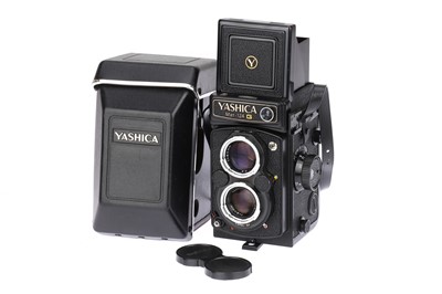 Lot 153 - A Yashica Mat-124 G Medium Format TLR Camera