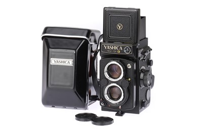 Lot 157 - A Yashica Mat-124 G Medium Format TLR Camera