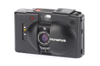 Lot 122 - An Olympus XA-2 Compact 35mm Camera