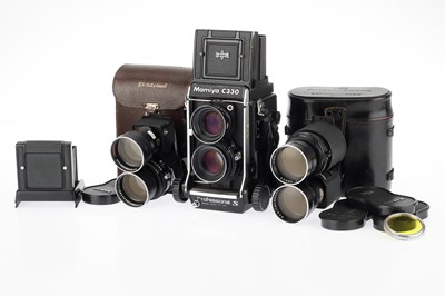 Lot 156 - A Mamiya C330 Professional S Medium Format TLR Camera Outfit