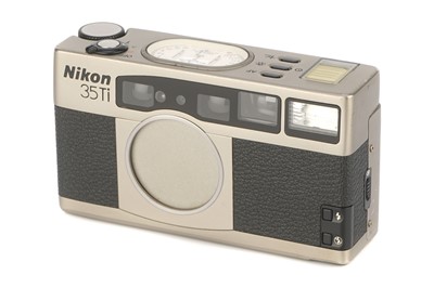 Lot 138 - A Nikon 35Ti Compact Camera