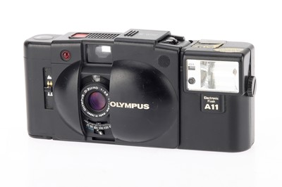 Lot 81 - An Olympus XA2 35mm Viewfinder Camera