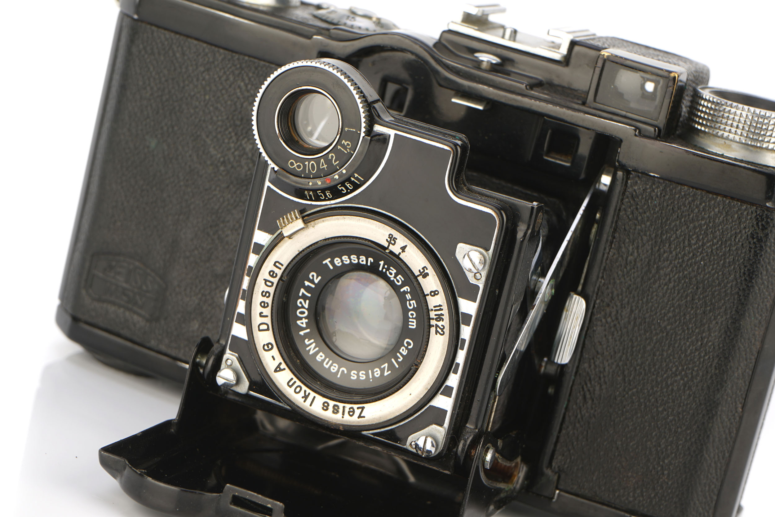 Lot 147 A Zeiss Ikon Super Nettel I Camera,