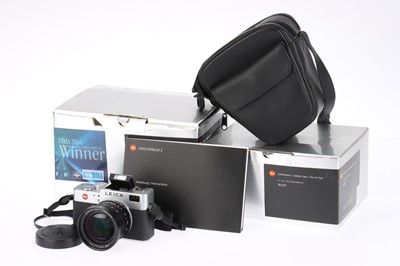 Lot 559 - A Leica Digilux 2 Compact Digital Camera