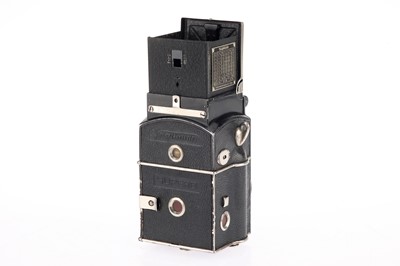 Lot 171 - A Voigtlander Superb Medium Format TLR Camera