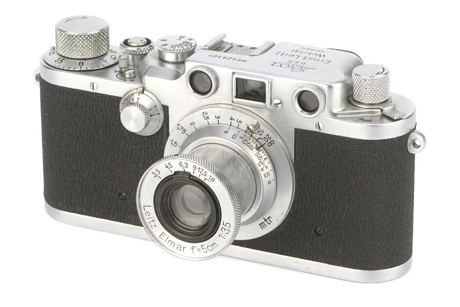 Lot 16 - A Leica IIIc 'Sharkskin' Rangefinder Camera