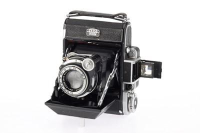 Lot 175 - A Zeiss Ikon Super Ikonta 534 Folding Camera