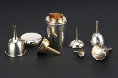 Lot 84 - A George V Silver Travelling Canteen