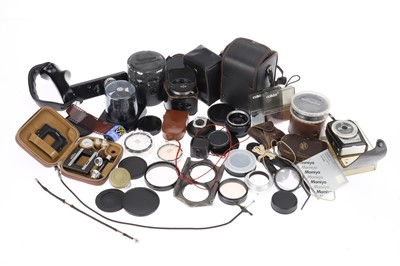 Lot 995 - A Mixed Selection of Camera Accessories