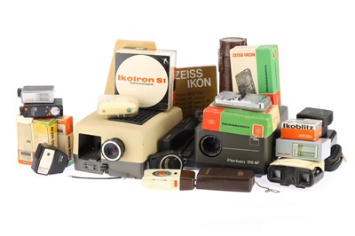 Lot 997 - A large tray of Zeiss Ikon Accessories and Projectors