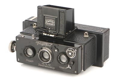Lot 195 - A Voigtlander Stereflektoskop 4.5x107cm Camera