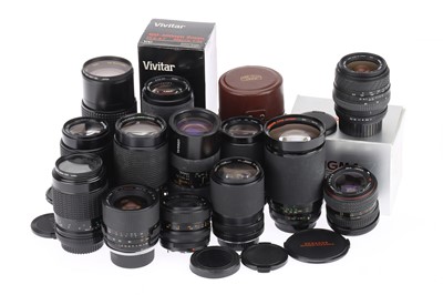 Lot 670 - A Mixed Selection of 35mm Zoom Lenses