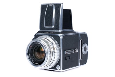 Lot 206 - A Hasselblad 500C/M Medium Format Camera Outfit