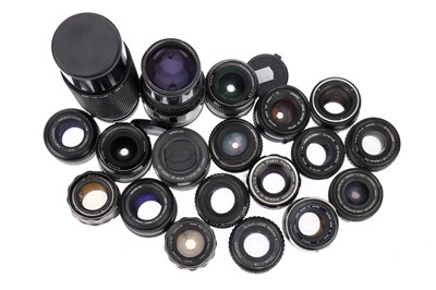 Lot 657 - A Selection of Prime 35mm Camera Lenses