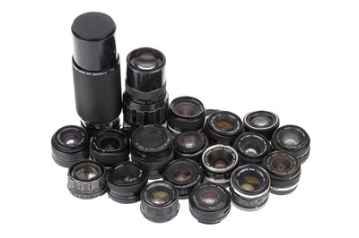 Lot 657 - A Selection of Prime 35mm Camera Lenses