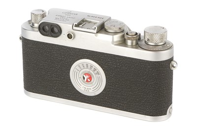 Lot 21 - A Leica IIIg Rangefinder Camera