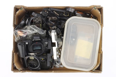 Lot 558 - A Tray of SLR Camera Parts