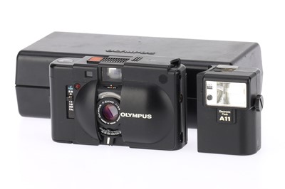 Lot 345 - An Olympus XA 35mm Compact Camera