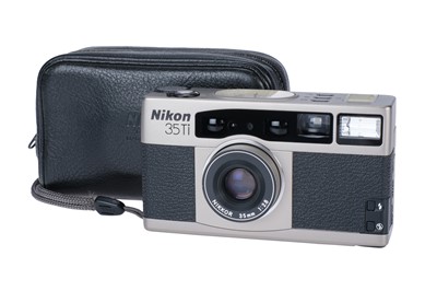 Lot 176 - A Nikon 35Ti Compact Camera