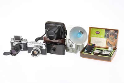 Lot 574 - A Selection of Various Cameras