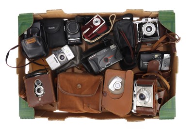 Lot 551 - A Tray of Various Film and Digital Cameras