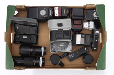 Lot 943 - A Selection of Canon Lenses and Photographica