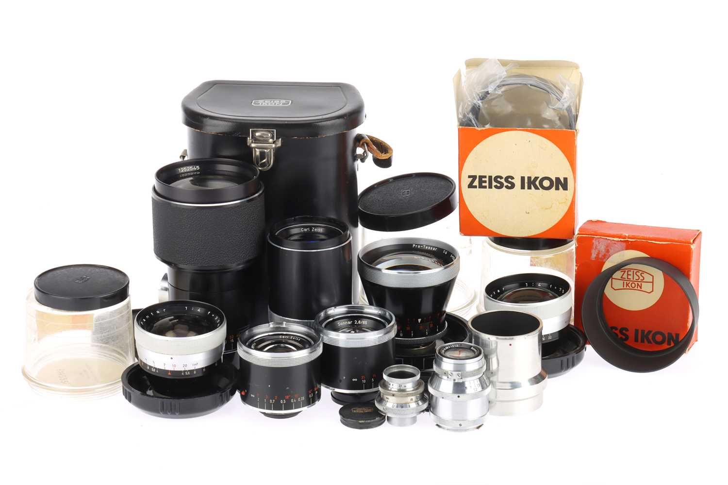 Lot 648 - A Selection of Carl Zeiss Lenses