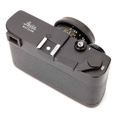 Lot 18 - A Leica CL Rangefinder Camera