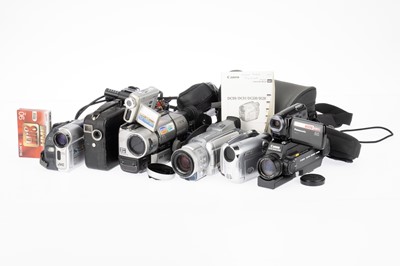 Lot 495 - A Selection of Motion Picture Cameras